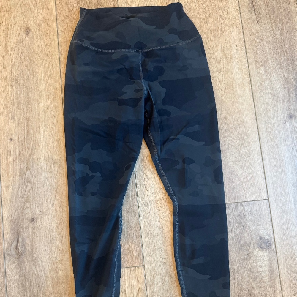 Alo yoga camo leggings - L